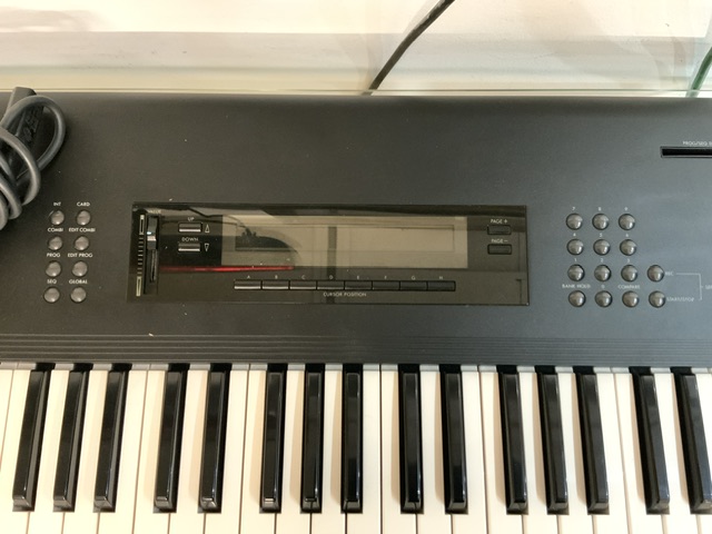 KORG M1 MUSIC WORKSTATION KEYBOARD - Bild 3 aus 3