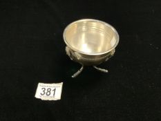 A CONTINENTAL 800 SILVER SUGAR BOWL WITH LIONS HEAD AND PAW SUPPORTS, 95 GMS.