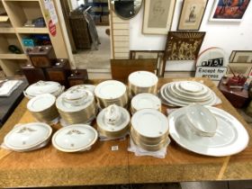 124 PIECE ROYAL WORCESTER CHINA WORKS DINNER SERVICE