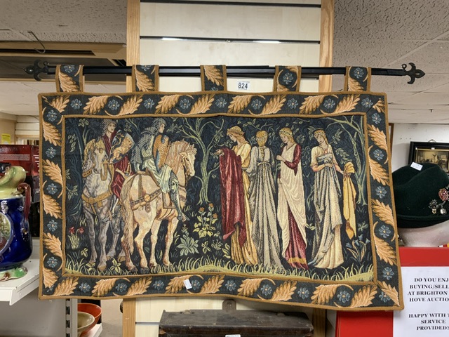 VINTAGE WALL TAPESTRY