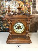 VICTORIAN OAK CASED MANTEL CLOCK WITH STRIKING MOVEMENT AND CIRCULAR ENAMEL DIAL, 39CMS.