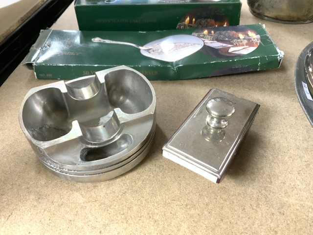 MIXED PEWTER ITEMS INCLUDES CANDLESTICKS AND MORE - Image 2 of 5