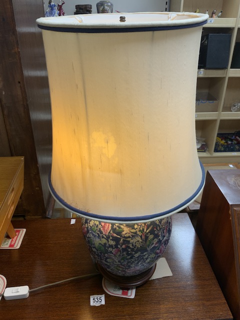 CHINESE CERAMIC AND ENAMEL TABLE LAMP WITH SHADE 71CM