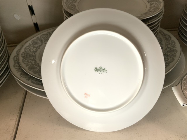 ROSENTHAL LEONARDO SCROLLS PATTERN 60-PIECE DINNER SERVICE. - Image 5 of 5