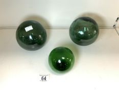 THREE VICTORIAN GREEN GLASS FISHING FLOATS.