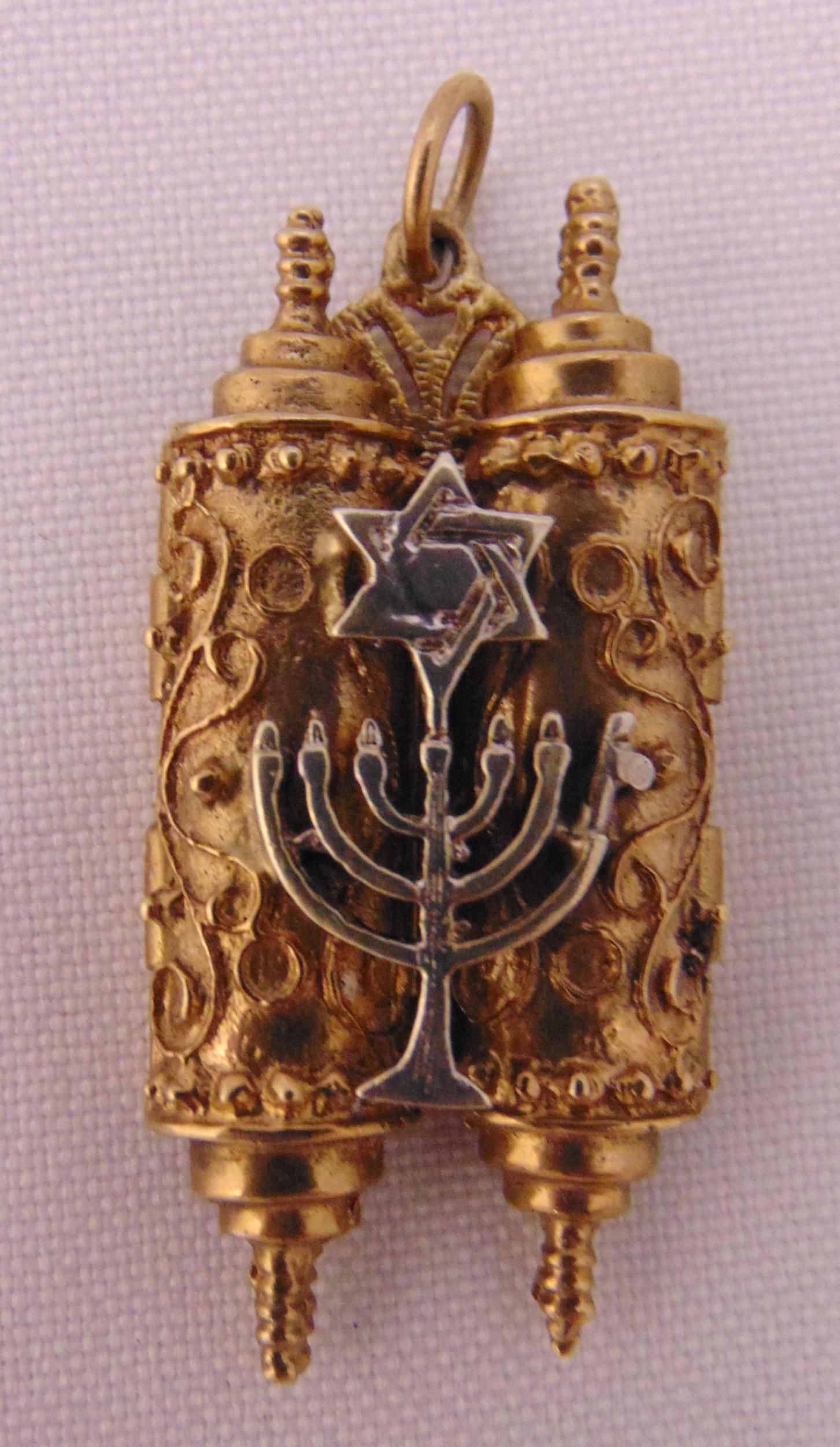 9ct yellow gold Torah Scroll pendant, approx total weight 12.7g