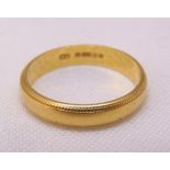 18ct yellow gold wedding band, approx total weight 3.9g