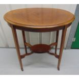 An Edwardian mahogany oval side table on tapering rectangular legs and castors, 76.5 x 71 x 48cm