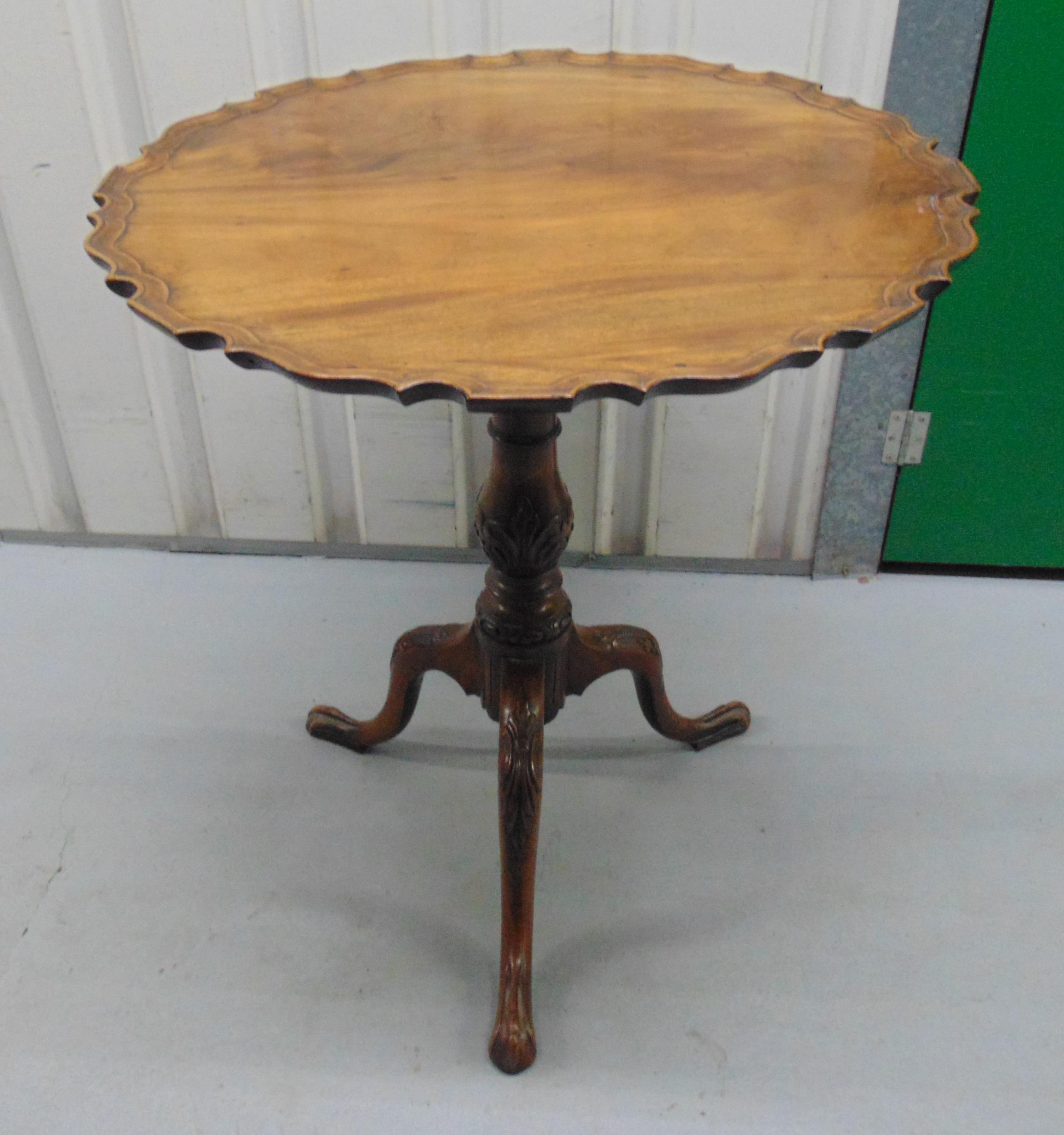 Late Victorian mahogany tilt top circular occasional table on three outswept legs, 73.5 x 67cm