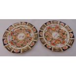 A pair of Bloor Derby Imari pattern cabinet plates, 22.5cm (d)