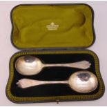 A cased set of hallmarked silver serving spoons, London 1902, approx total weight 117g