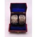 A cased pair of Victorian hallmarked silver napkin rings, Birmingham 1899, approx weight of silver