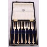 A cased set of hallmarked silver pastry forks, approx total weight of silver 120g