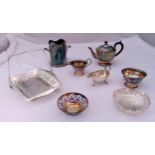 A quantity of silver plate to include a siphon stand, a teaset and a fruit bowl (8)