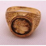 14ct yellow gold signet ring, approx total weight 3.4g