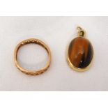 9ct gold ring and 9ct gold and tigers eye pendant (2)