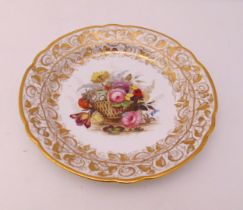 Coalport cabinet plate circa 1805 decorated with flowers, leaves within gilded border, 21.5cm (dia)