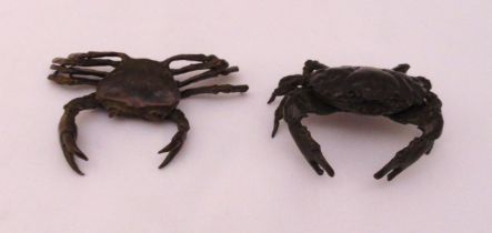 Two Japanese bronze figurines of crabs, 8cm (l) 9cm (l)