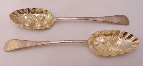 A pair of hallmarked silver berry spoons, approx total weight 130g