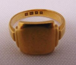 18ct gold signet ring, approx total weight 6.4g