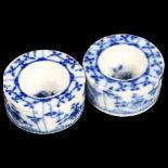 A pair of Chinese design blue and white brush washers of small size, diameter 5cm, height 2.5cm