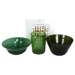 A quantity of Art glass, including a Whitefriars green glass serving/fruit bowl etc (4)