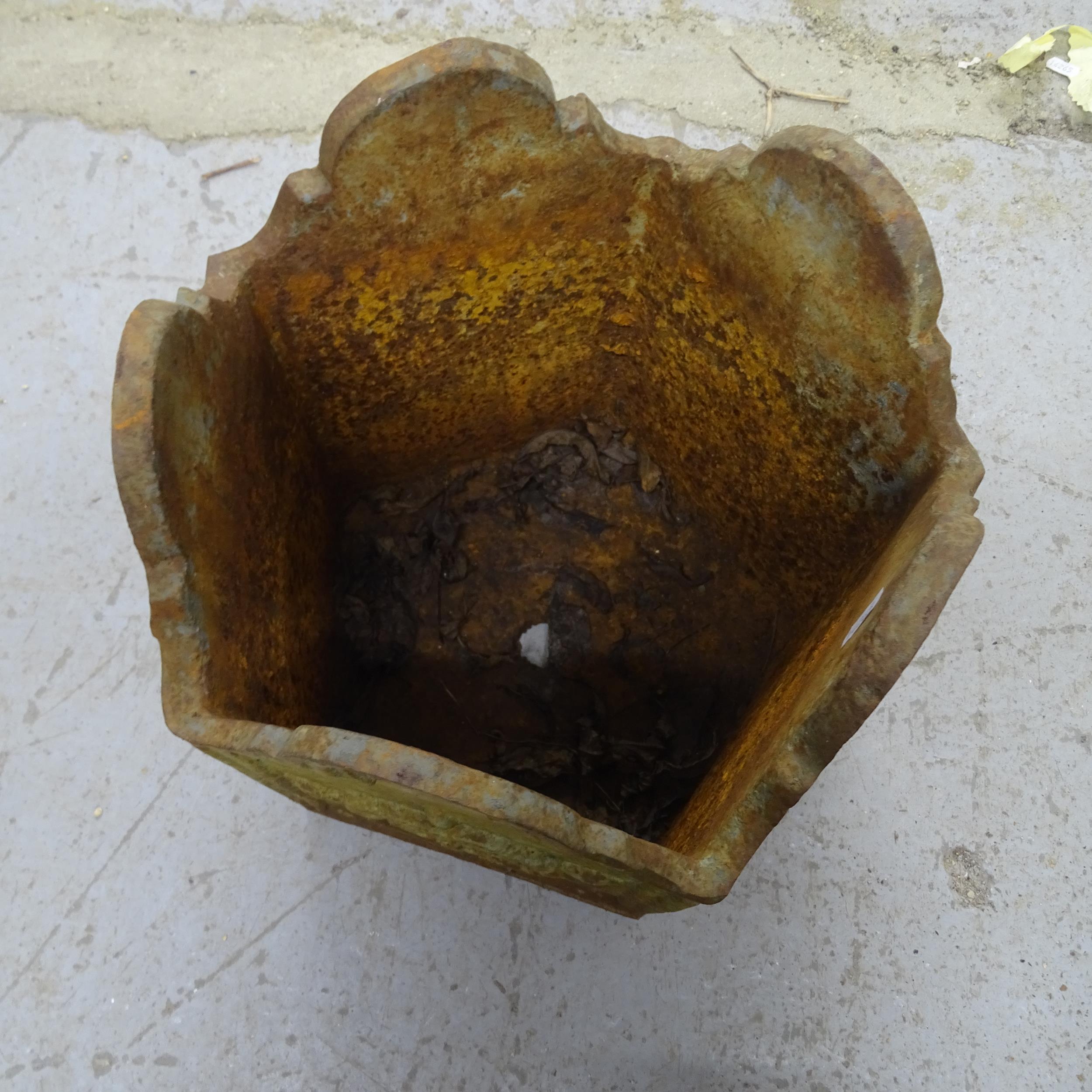 An antique cast iron pentagonal garden planter with rose decoration. 30x33cm - Image 2 of 2