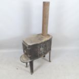 A vintage Iron Morso 2B forest wood stove with chimney. Overall 74x135x34cm.