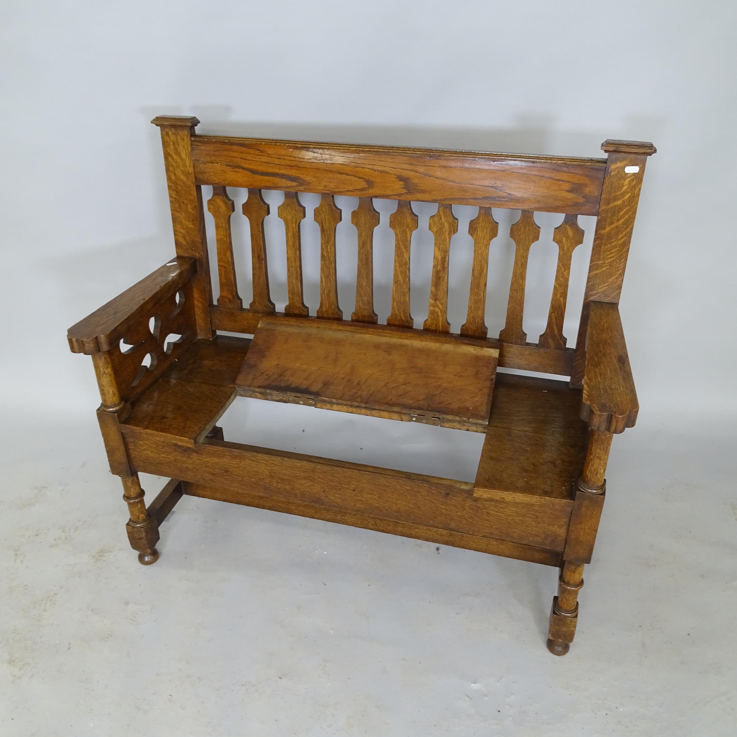 An antique Arts & Crafts oak bench. 111x100x52cm - Image 2 of 2