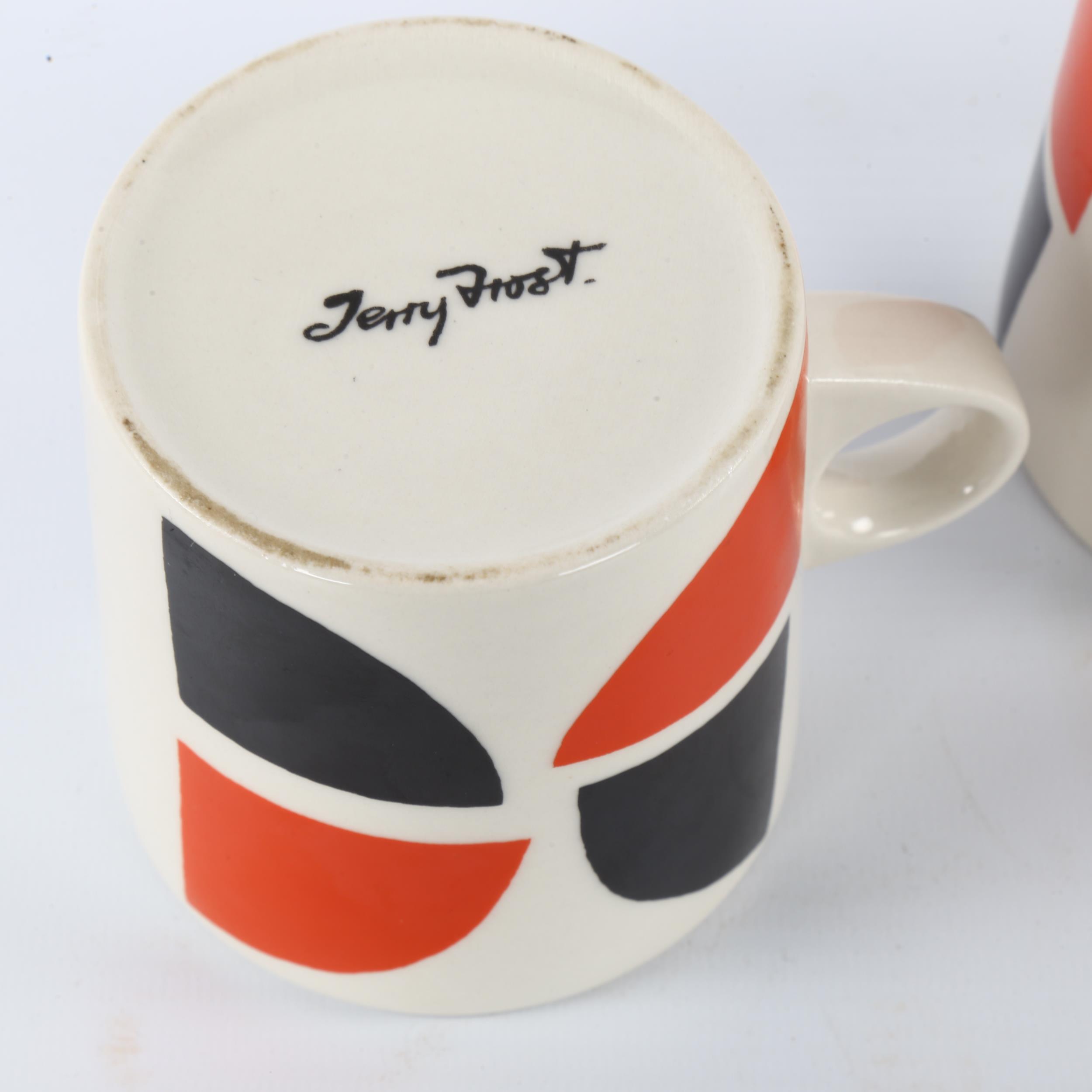 A pair of Terry Frost design mugs , signed to base, height 8.5cm - Bild 3 aus 4