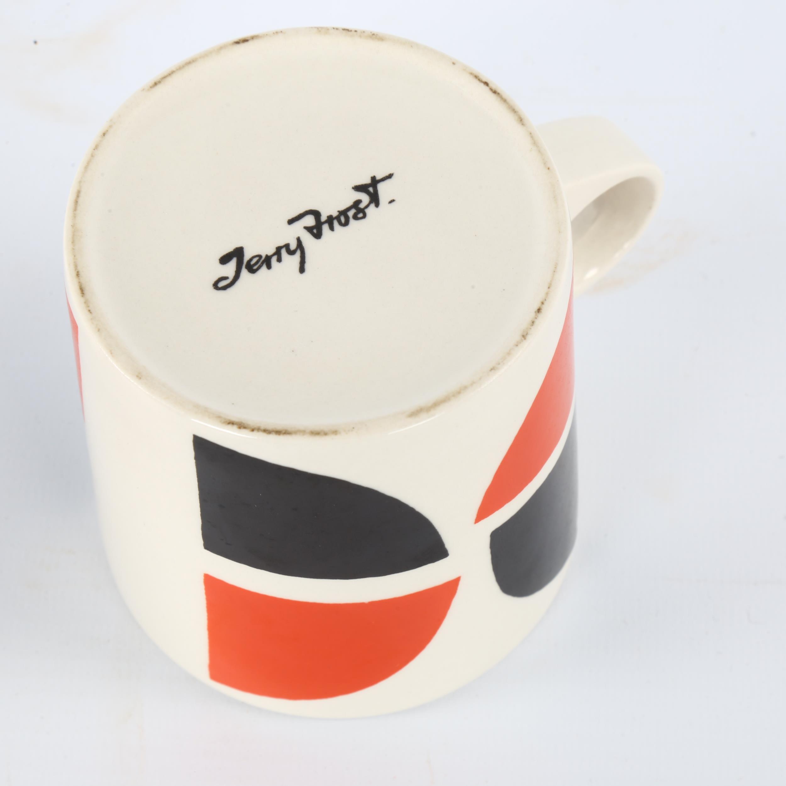 A pair of Terry Frost design mugs , signed to base, height 8.5cm - Bild 2 aus 4