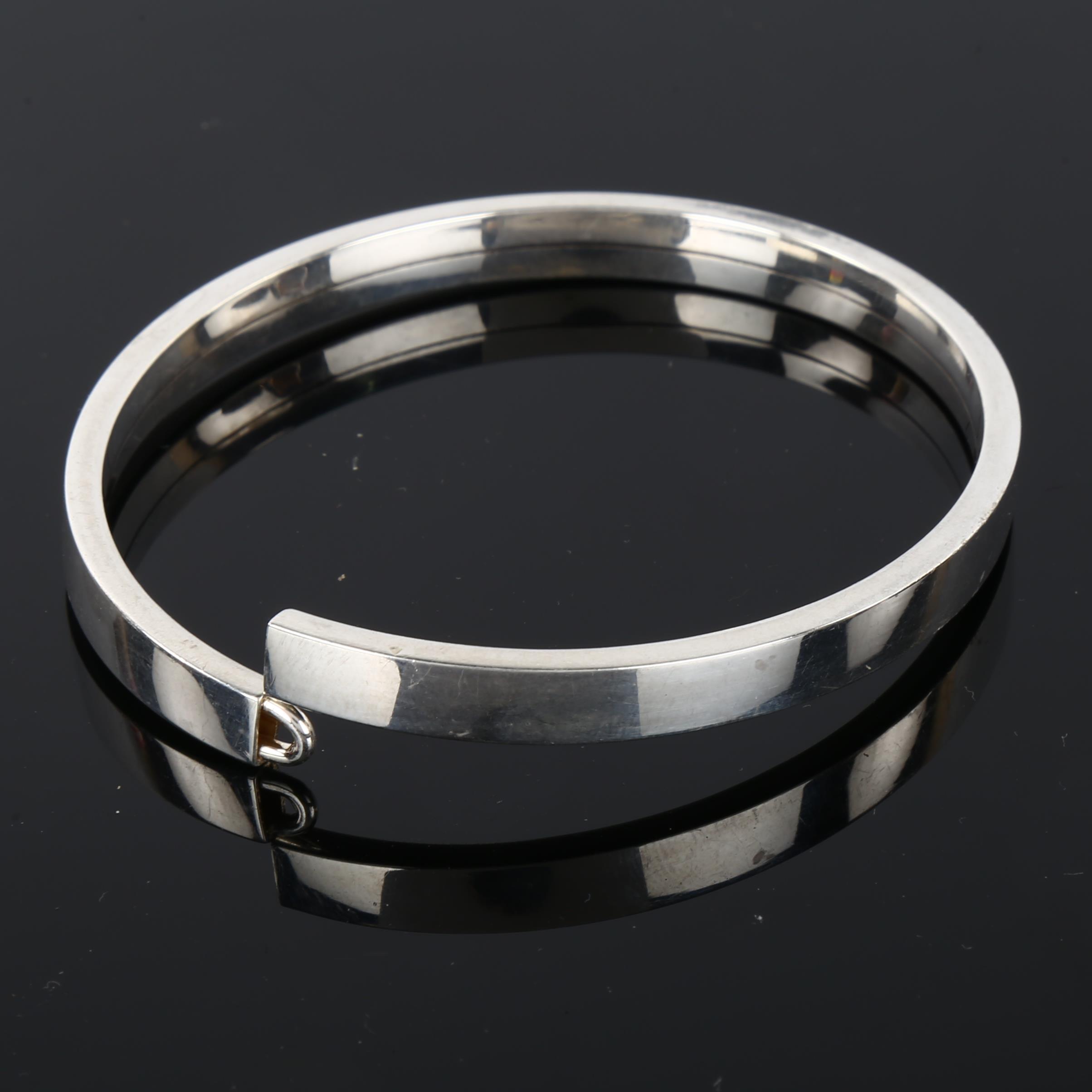 PER E LANGE - a Danish sterling silver plain form torque bangle, band width 6mm, internal - Image 3 of 4