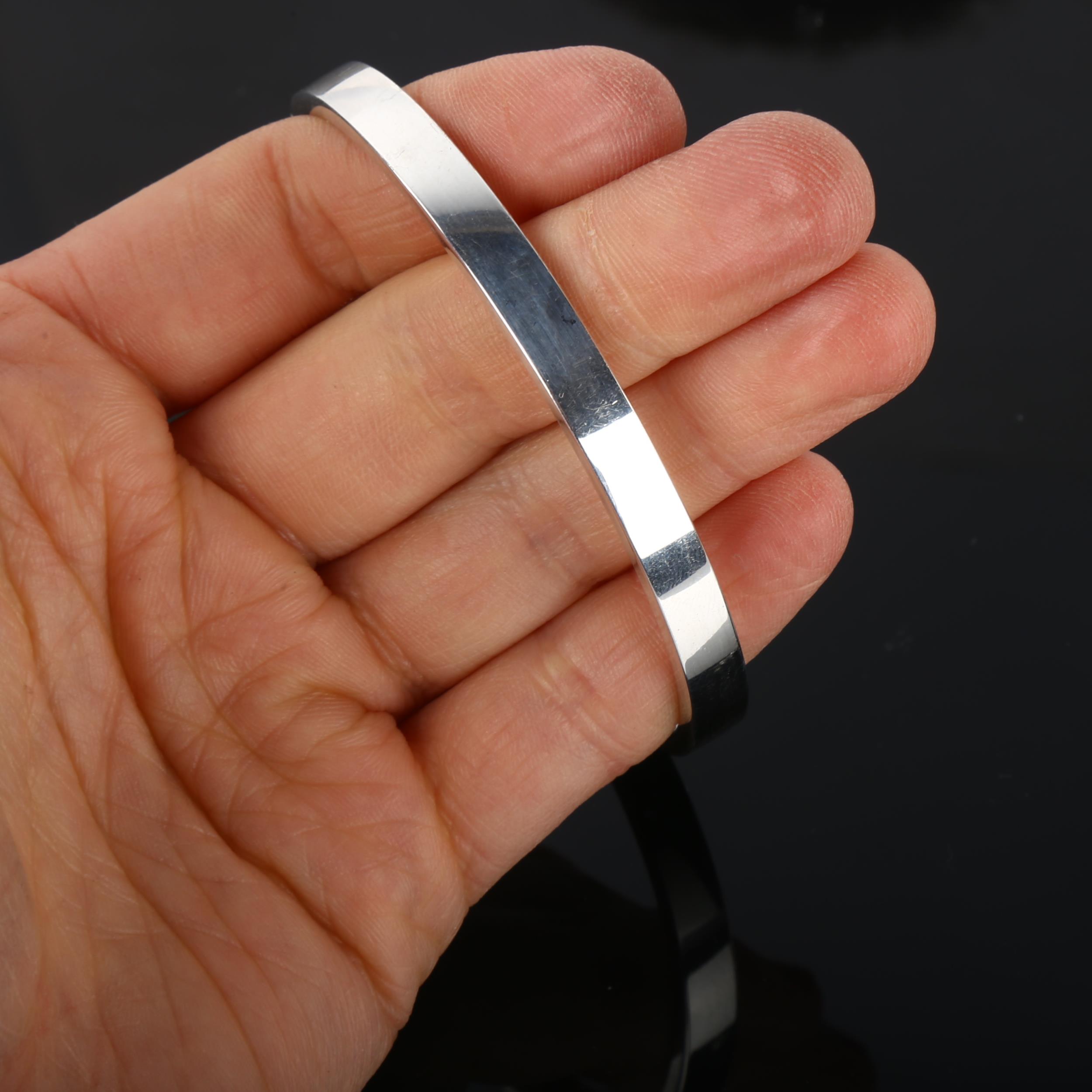 PER E LANGE - a Danish sterling silver plain form torque bangle, band width 6mm, internal - Image 4 of 4