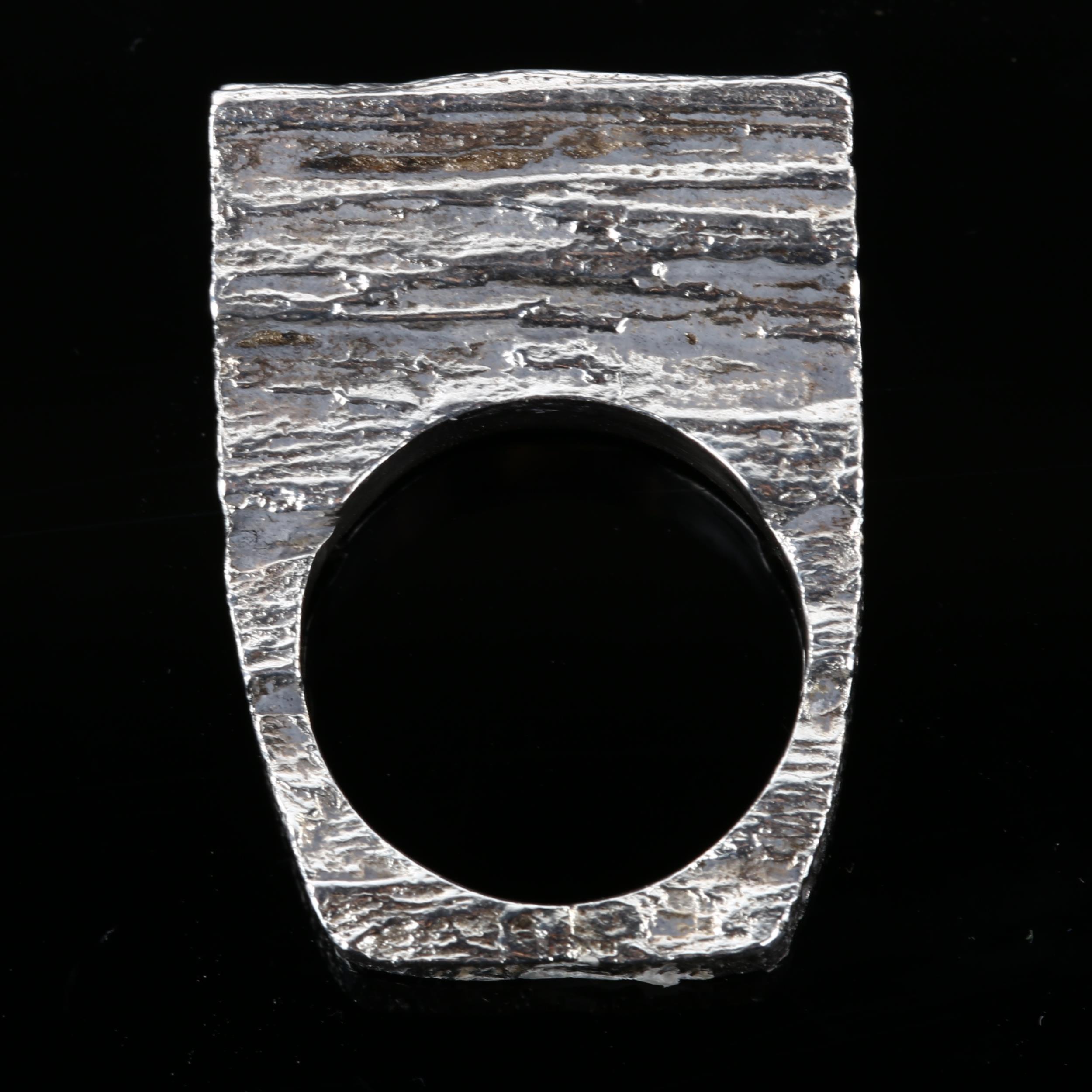 KNUD V ANDERSEN - a heavy Danish modernist sterling silver abstract bark ring, setting height 9.2mm, - Image 3 of 4