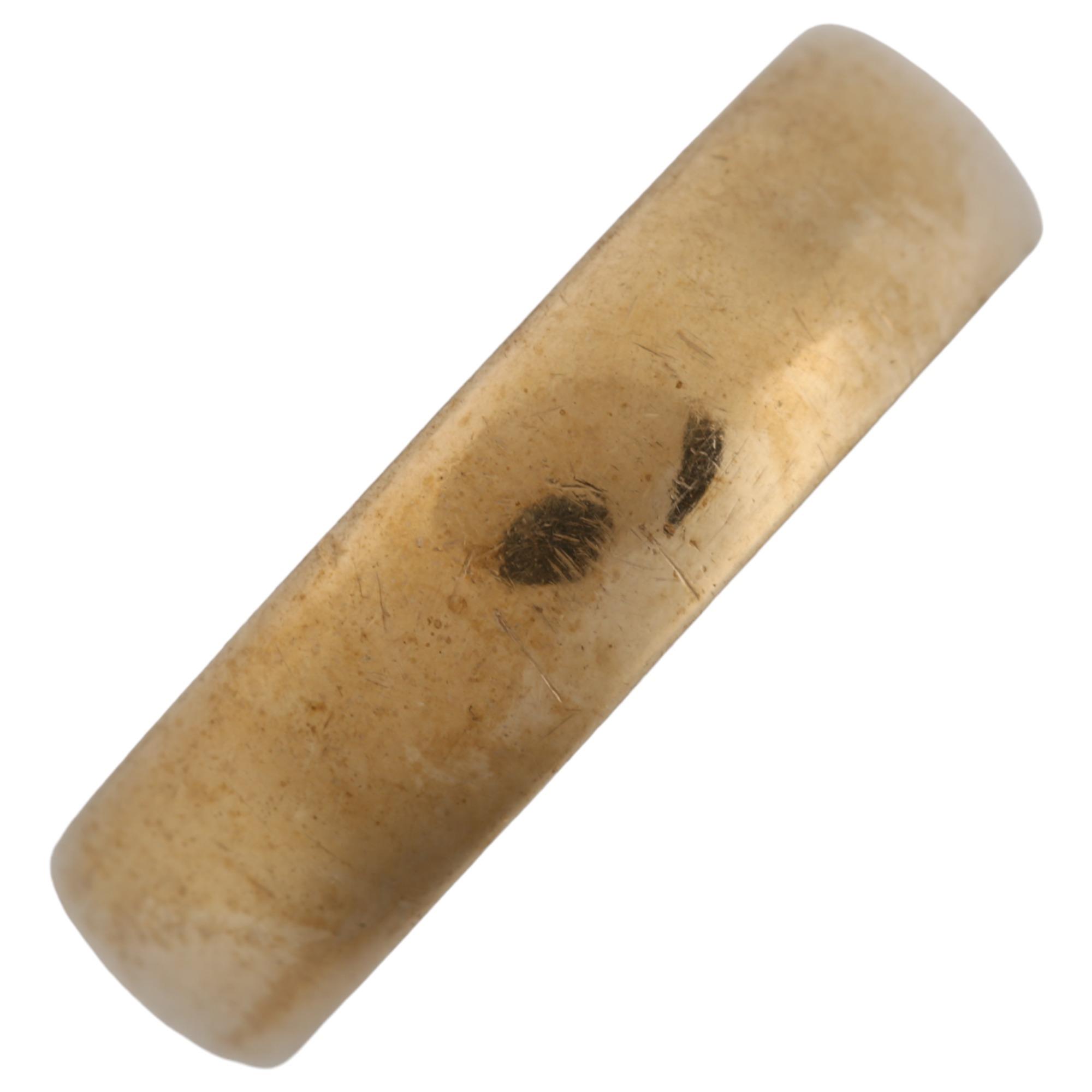 A late 20th century 9ct gold wedding band ring, maker's marks B Brothers, band width 5.9mm, size