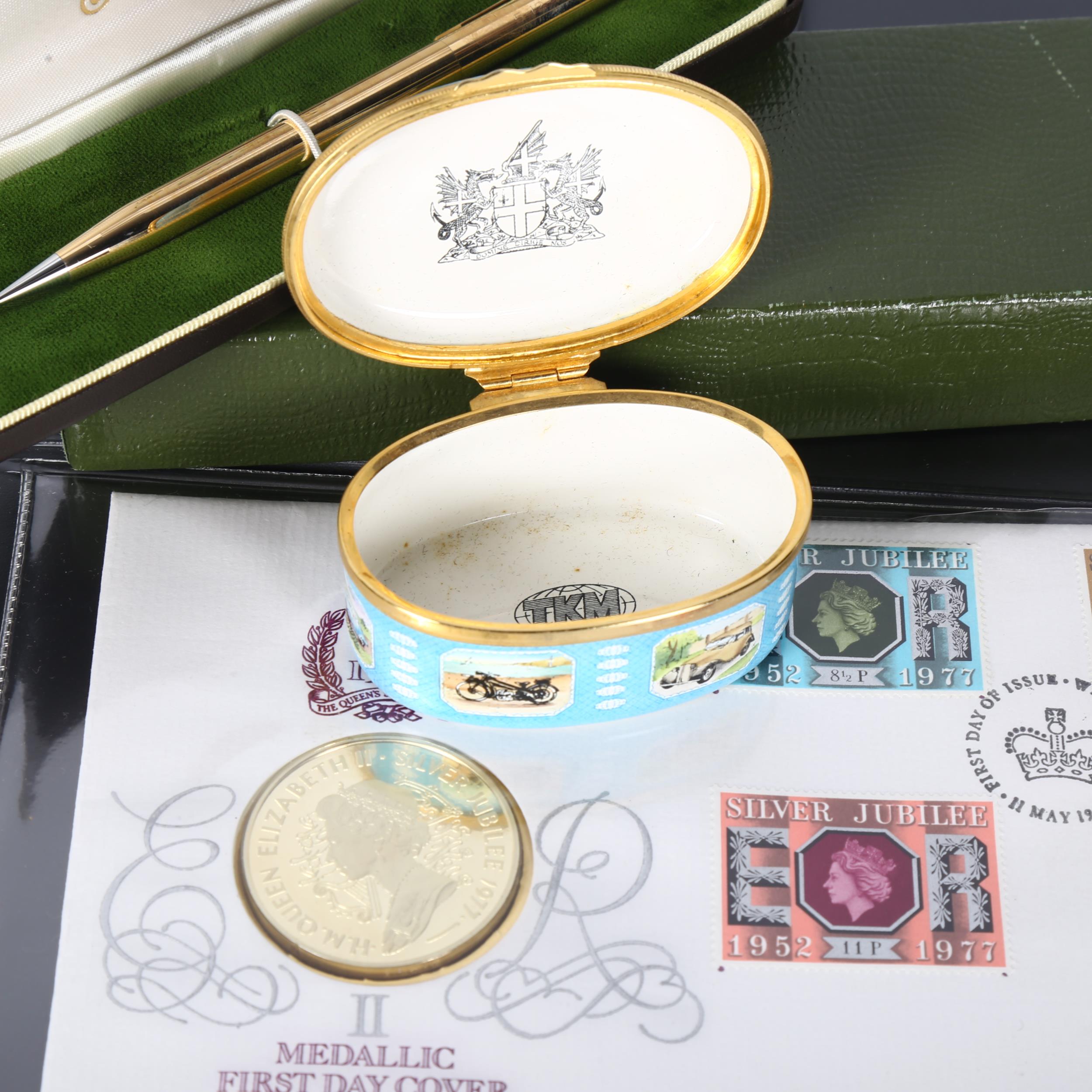 An Elizabeth II 1977 silver-gilt medallic First Day Cover coin and stamps, in original case, a Cross - Image 2 of 2