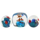 3 Murano style glass paperweights with fish decoration, tallest 7.5cm All in good condition