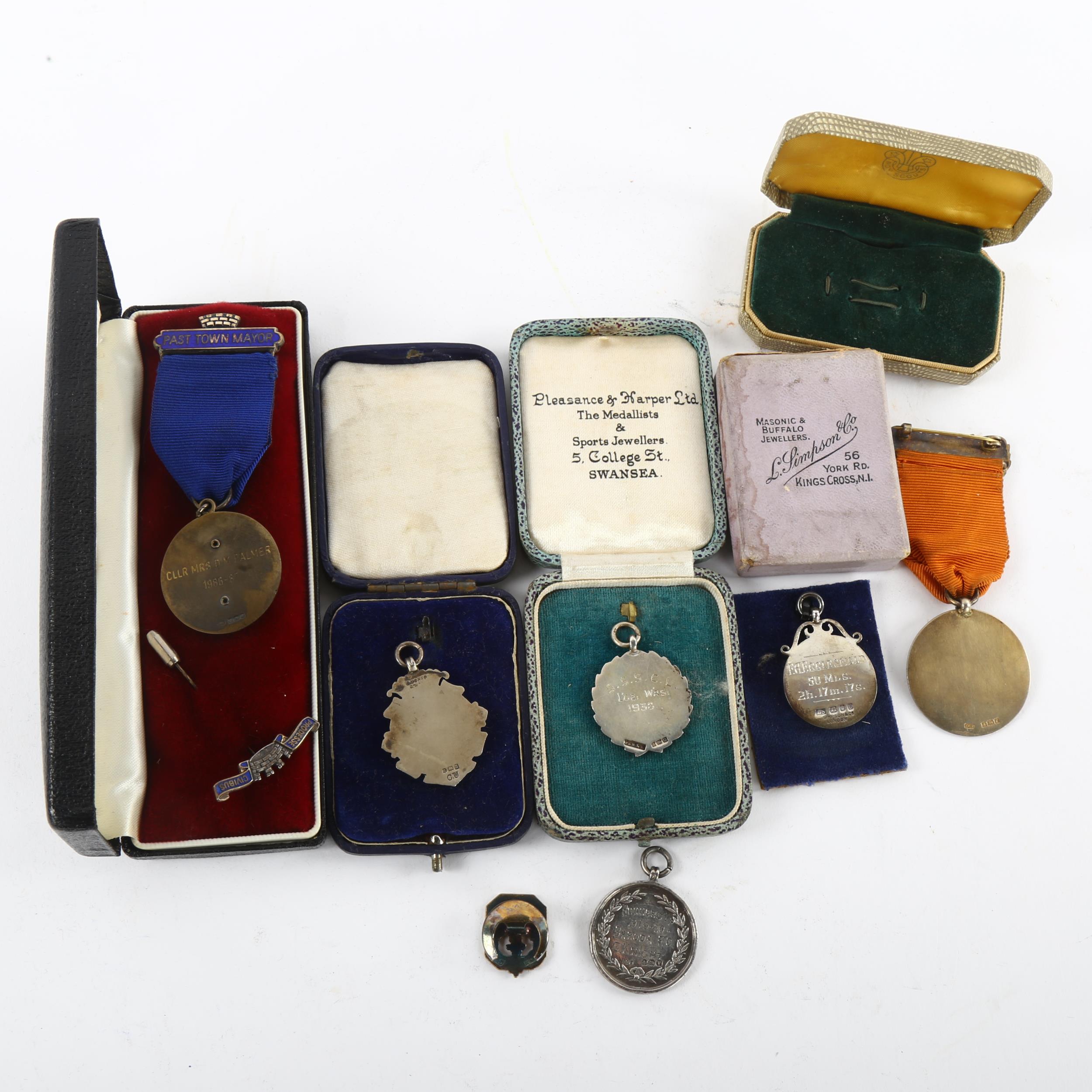 A collection of 8 silver medals and awards, including scouting and sporting interest - Bild 2 aus 3