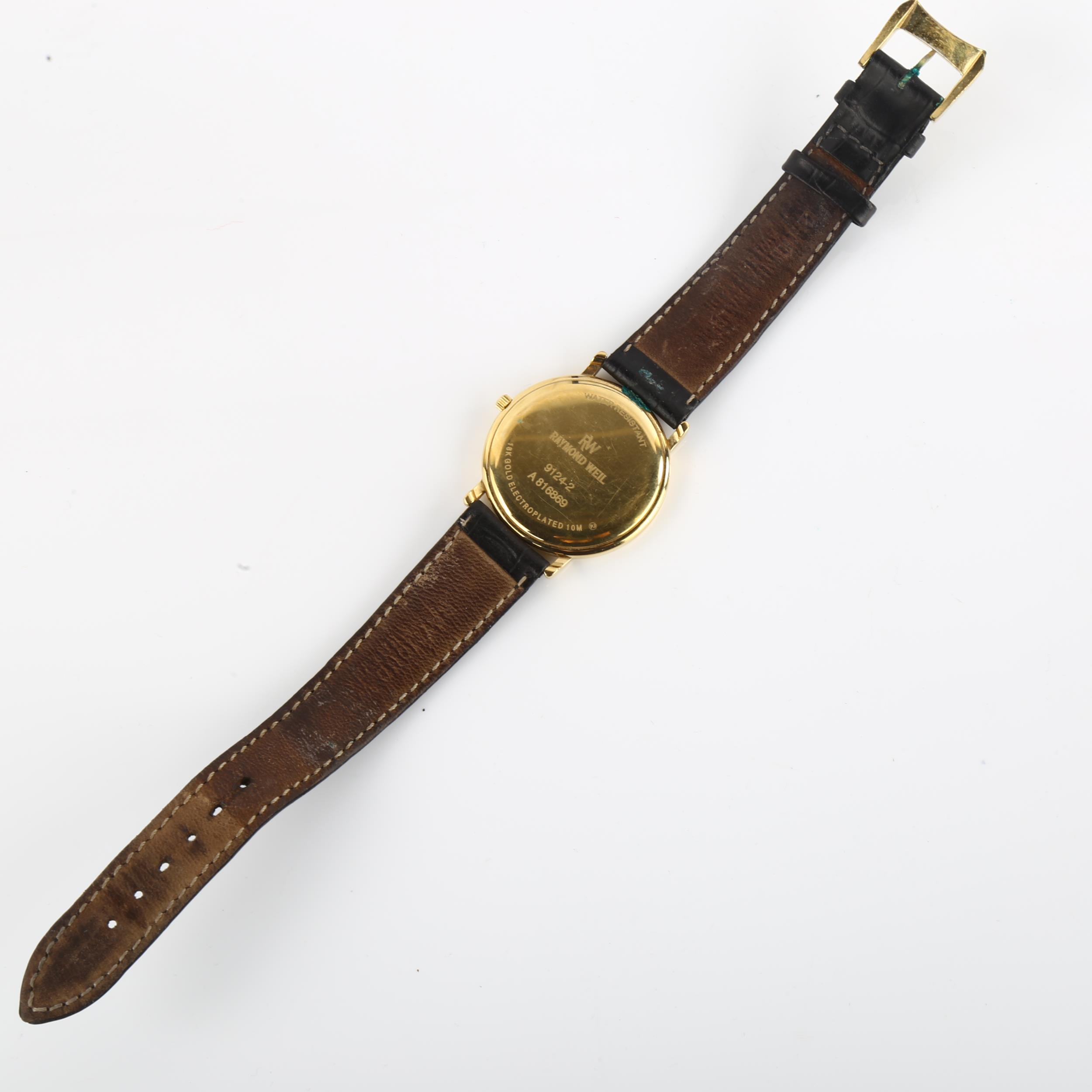 RAYMOND WEIL - a gold plated Geneve quartz wristwatch, ref. 9124-2, white dial with gilt Roman - Image 3 of 5