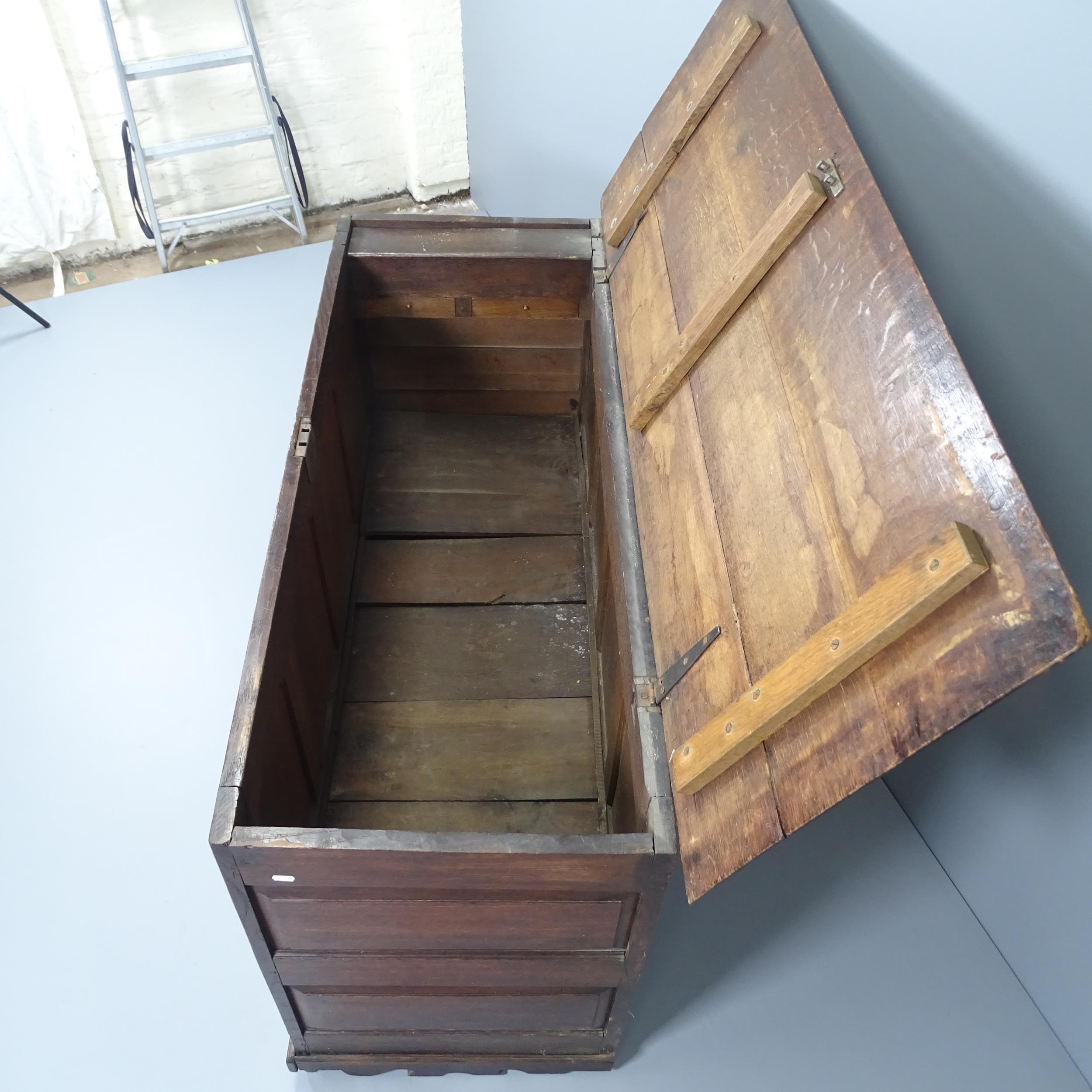 An antique panelled oak mule chest, with brass mounts. 152x88x60cm - Image 2 of 2