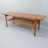 A mid-century teak two-tier coffee table. 117x41x41cm