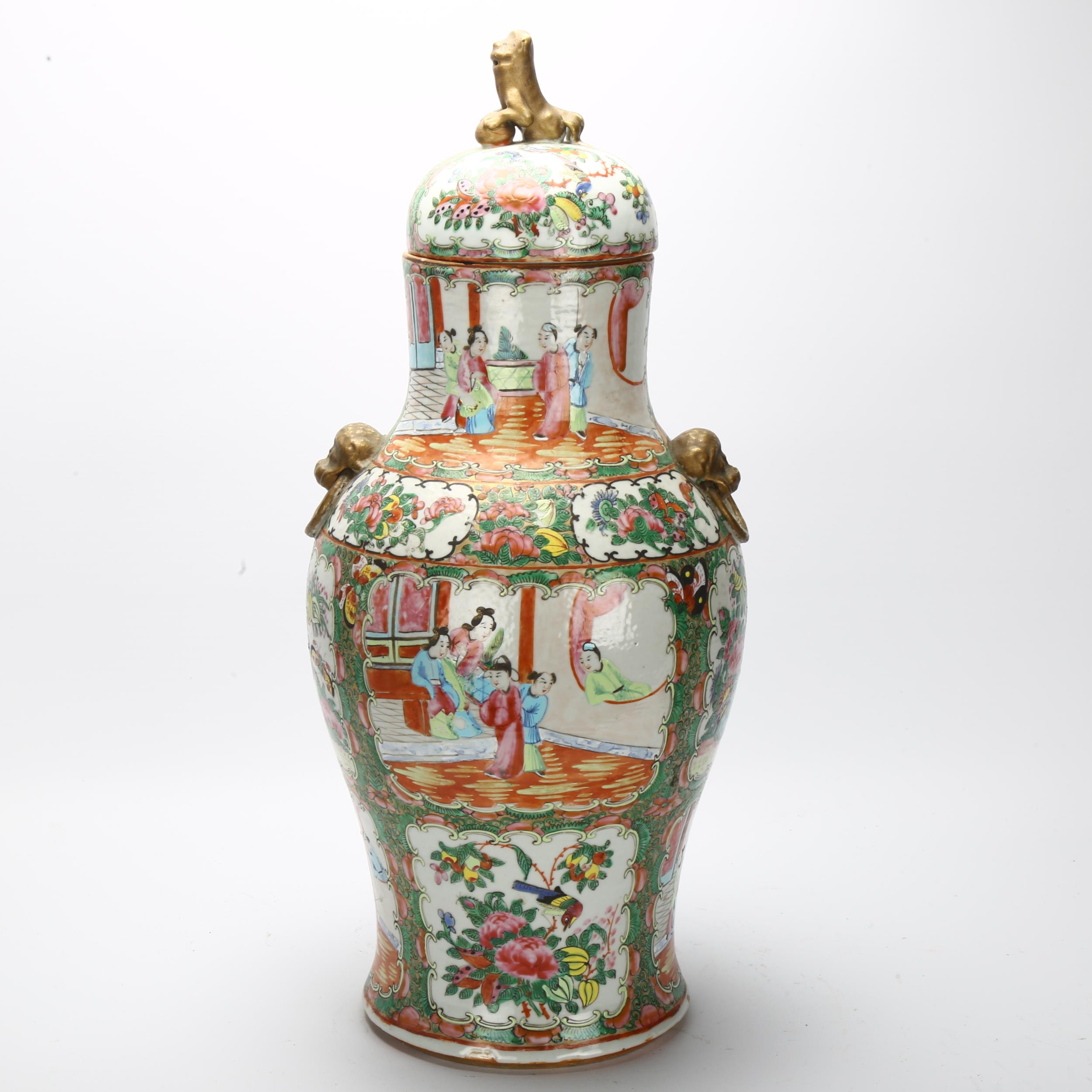 A Chinese Canton famille rose vase and cover, with hand painted and enamelled figures in courtyard - Image 2 of 3