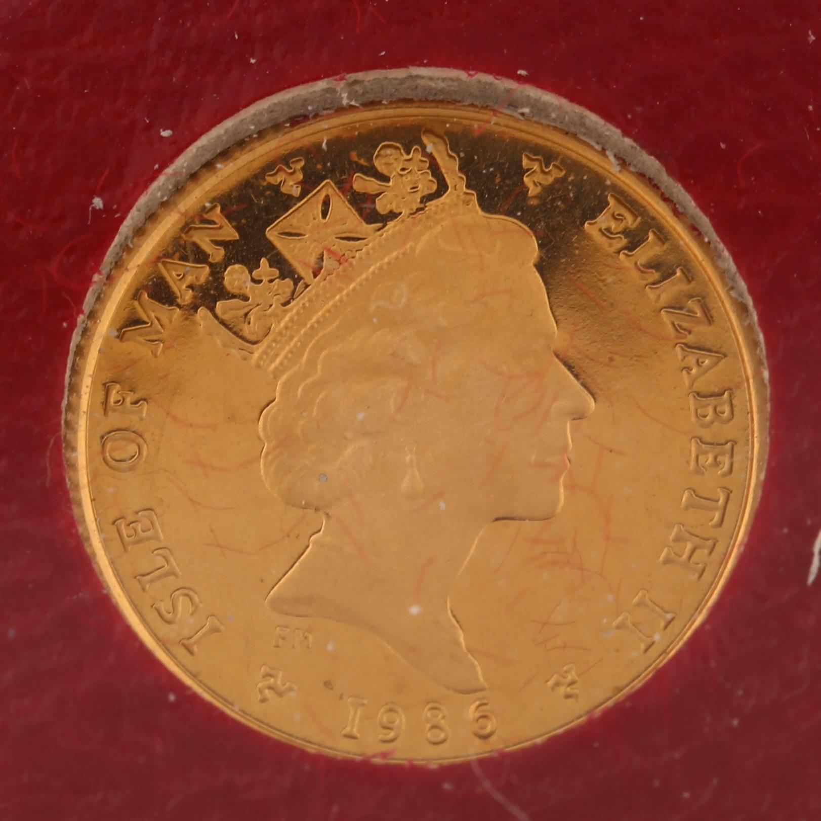 An Elizabeth II 1986 Isle of Man Angel 1/20oz fine gold coin, in Pobjoy Mint case No damage - Image 2 of 4