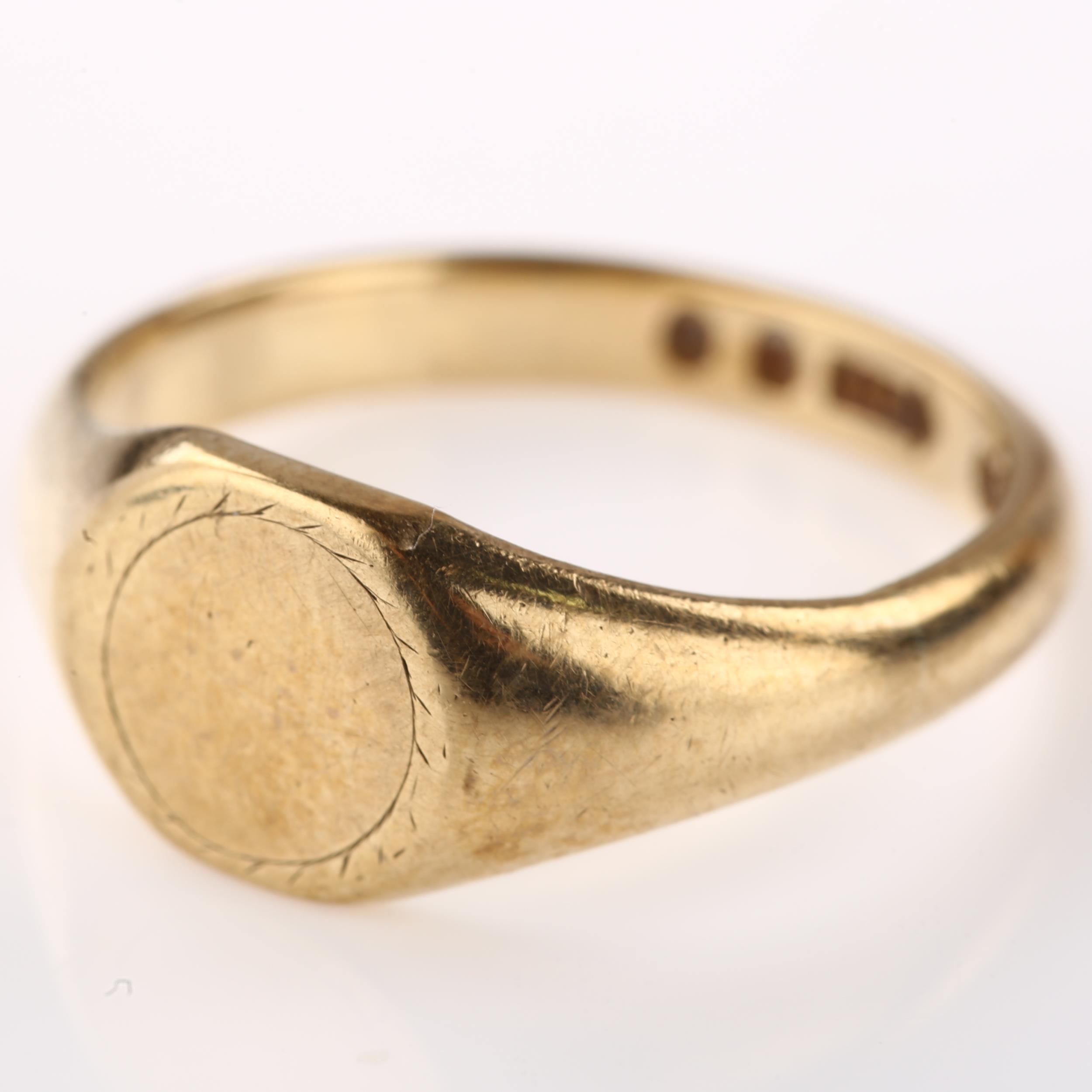 An early 20th century 9ct gold signet ring, maker's marks L W and G, hallmarks London 1928, - Image 3 of 4