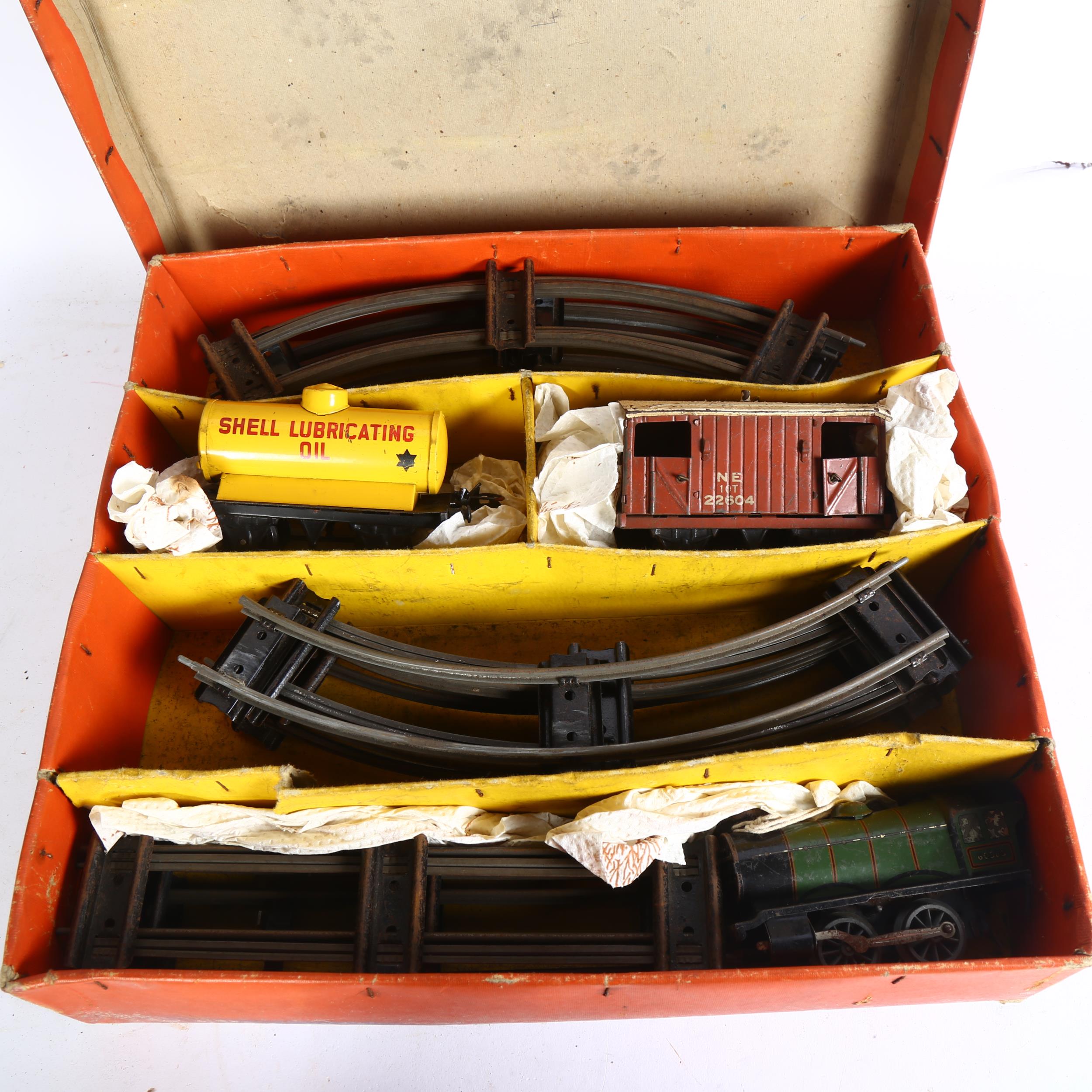 A Hornby O gauge clockwork train set, tank goods set no. 40, in original box - Image 2 of 2