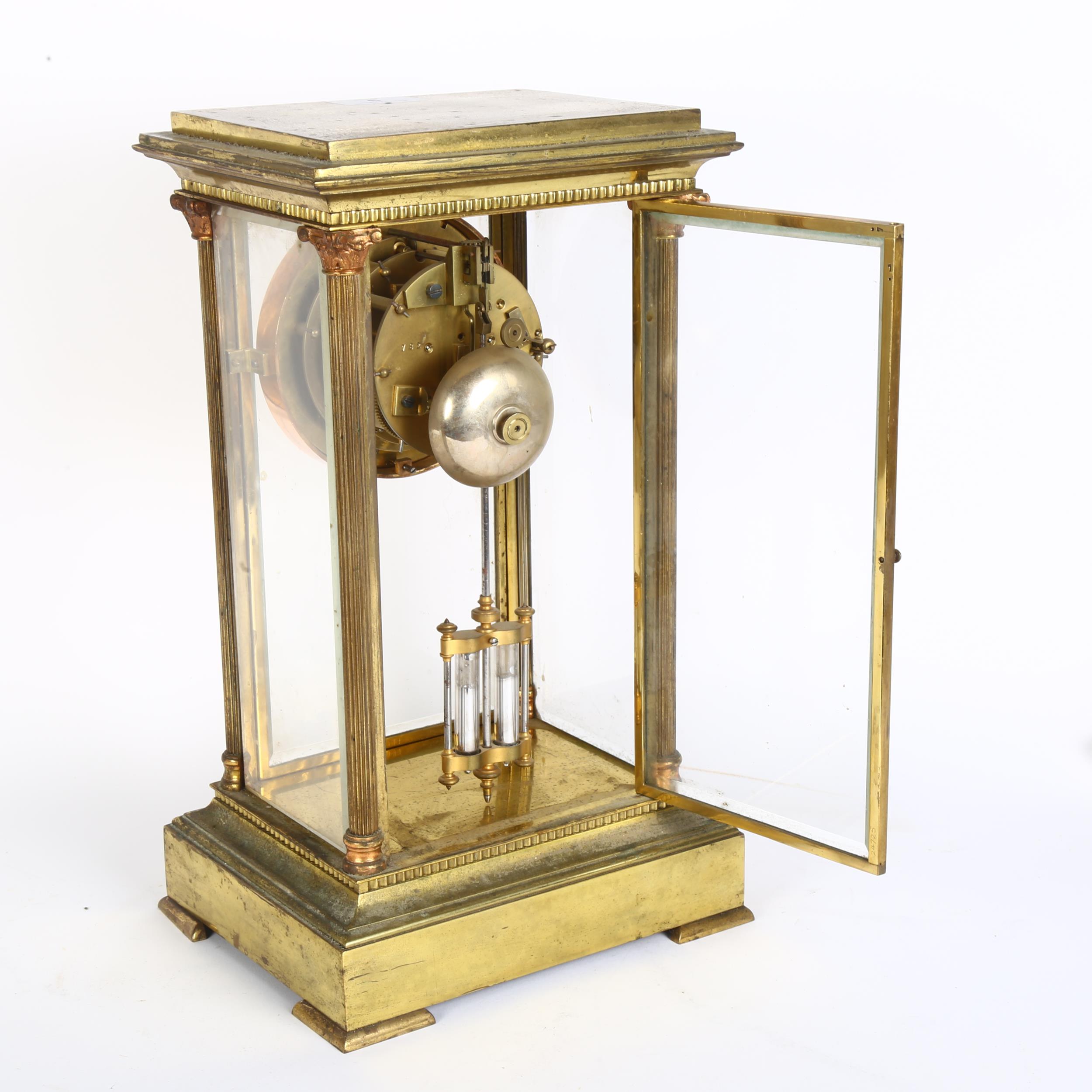 A brass-cased 8-day 4-glass mantel clock, with white enamel dial, Roman numerals, and open - Bild 2 aus 2