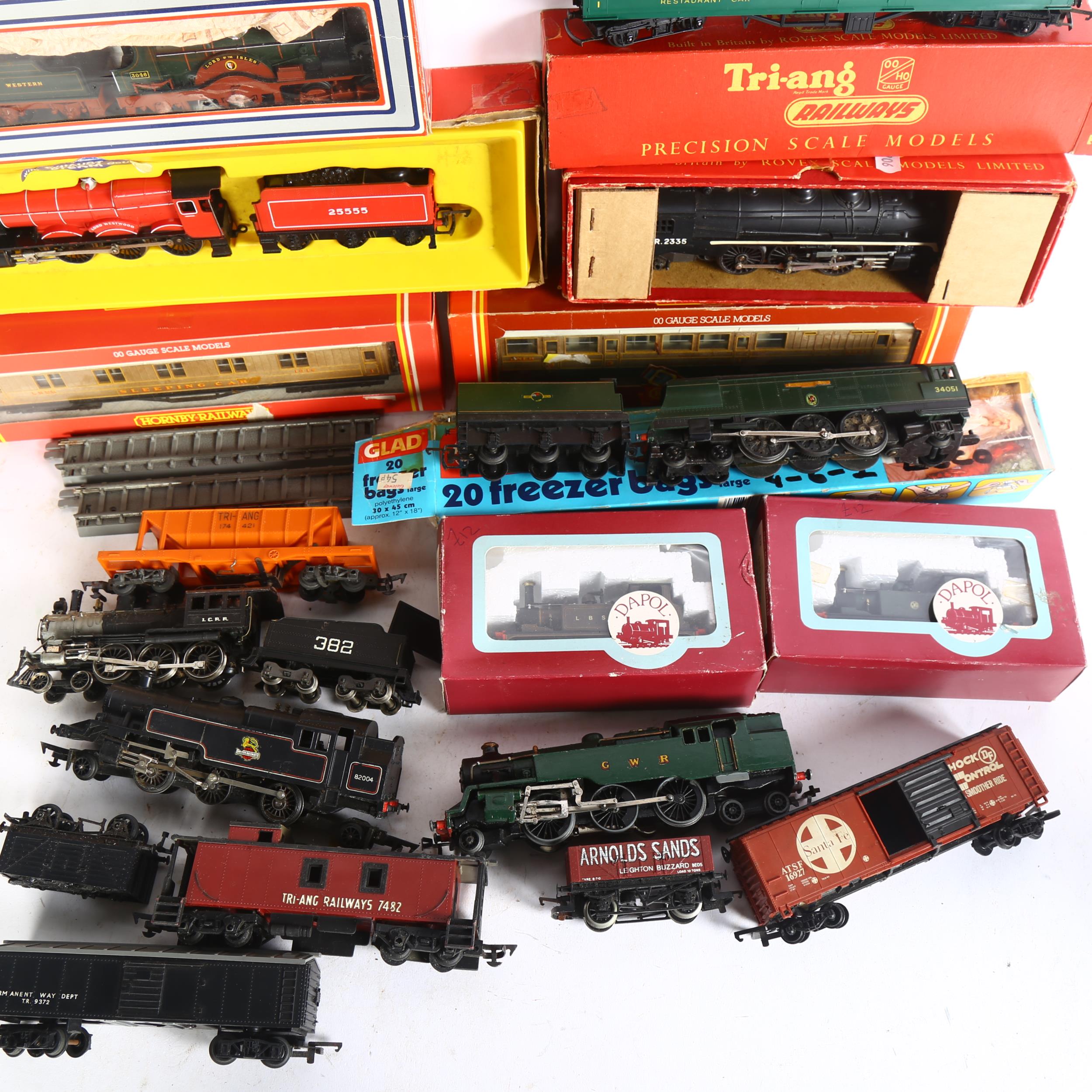 A quantity of Vintage Hornby and Tri-ang model railway locomotives, carriages and goods transport - Image 2 of 2