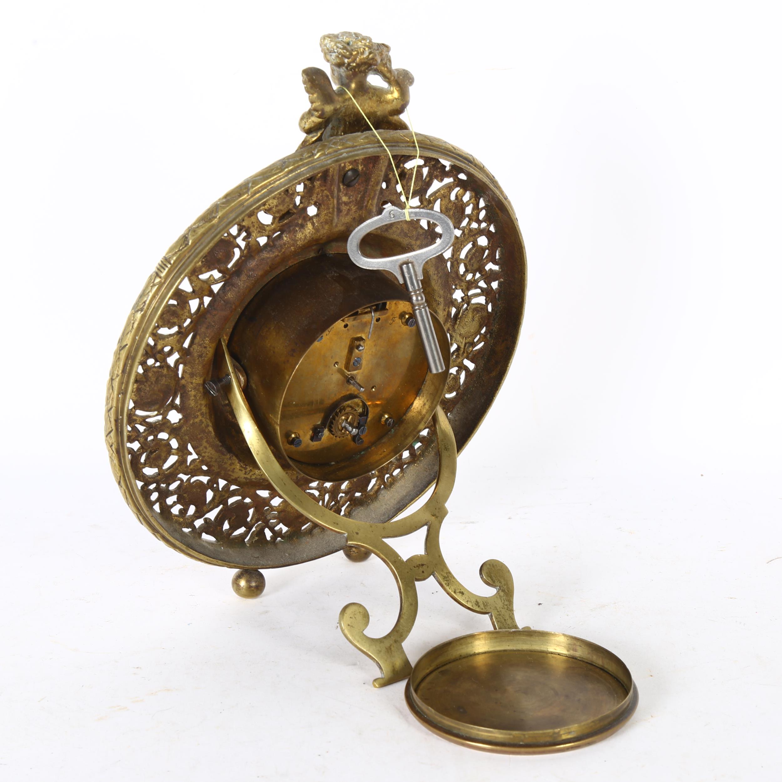 A gilt-bronze 8-day mantel clock, with mounted cherub decoration, and floral decorative surround, - Bild 2 aus 2