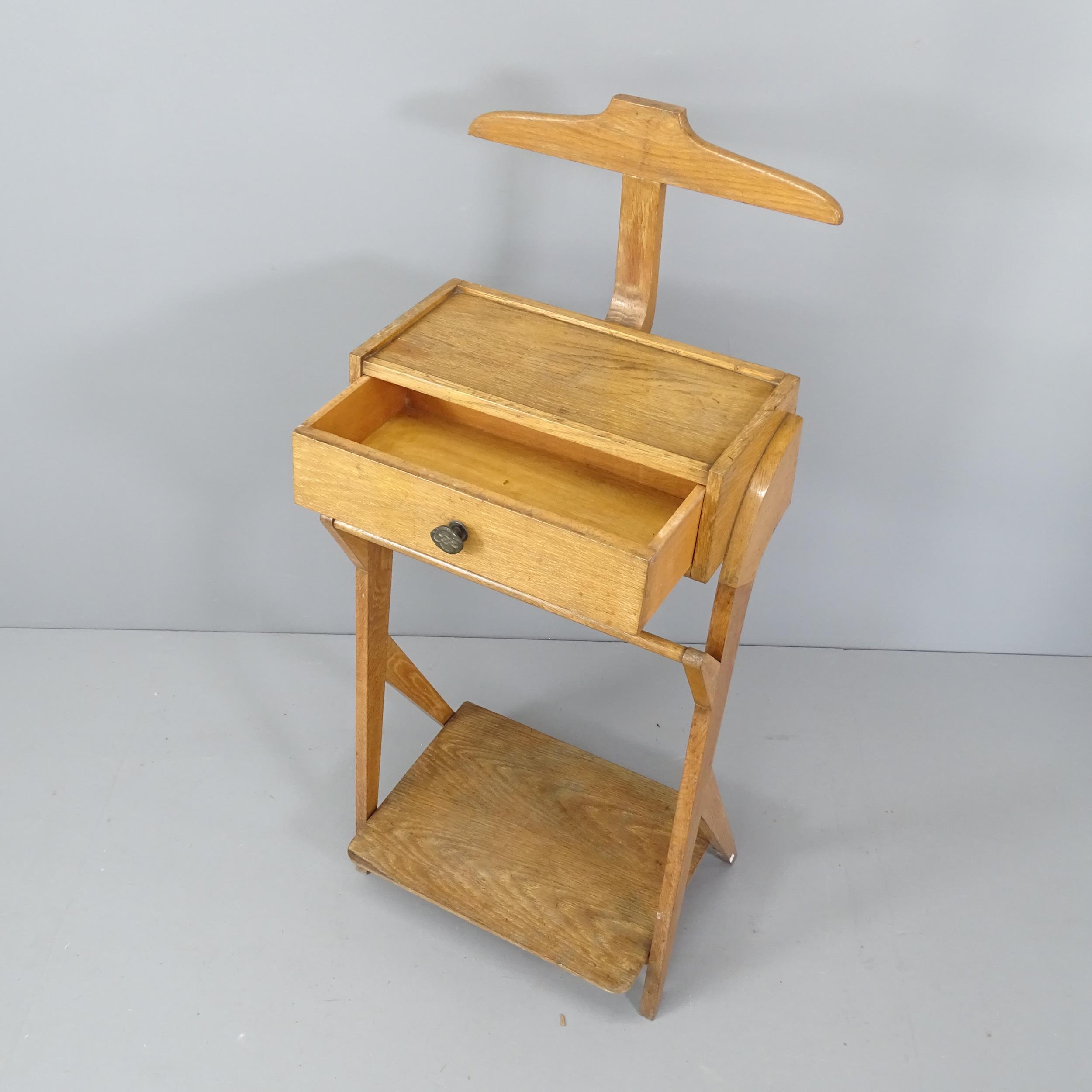 A mid-century stained oak valet stand with drawer. Height 110cm - Image 2 of 2