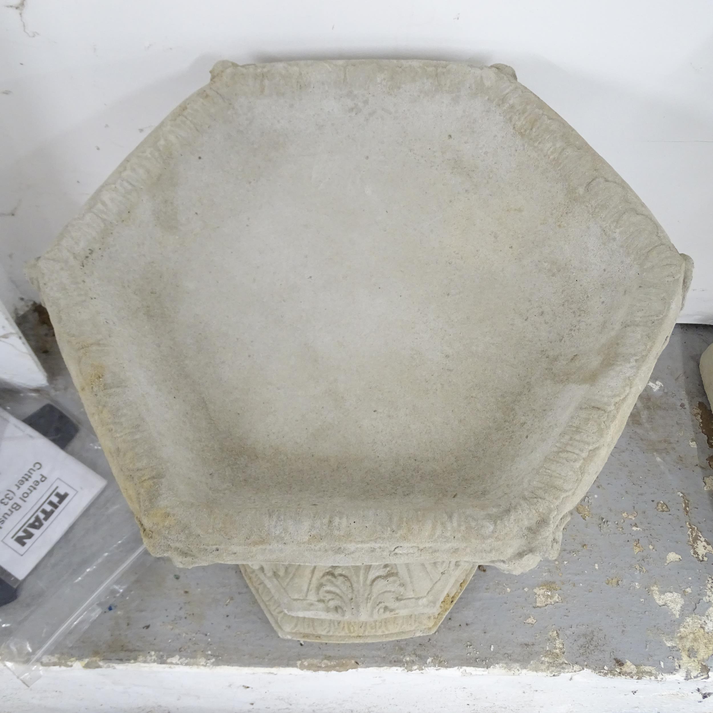 A two-section concrete bird bath with hexagonal top. 47x42cm - Image 2 of 2